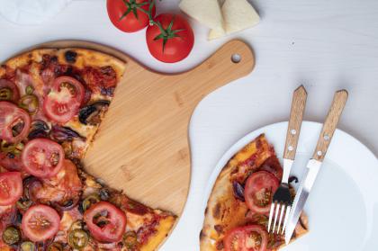 pizza cutting board