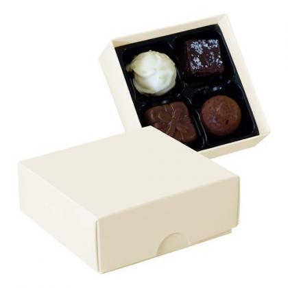 Chocolate box with 4 assorted chocolates and truffles (Cream)